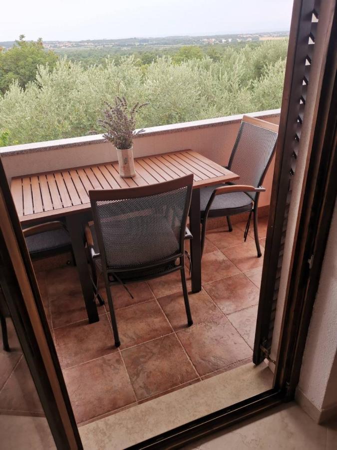 Apartment Zita With 1 Bedroom In Relaxing Surroundings Near Umag Eksteriør bilde