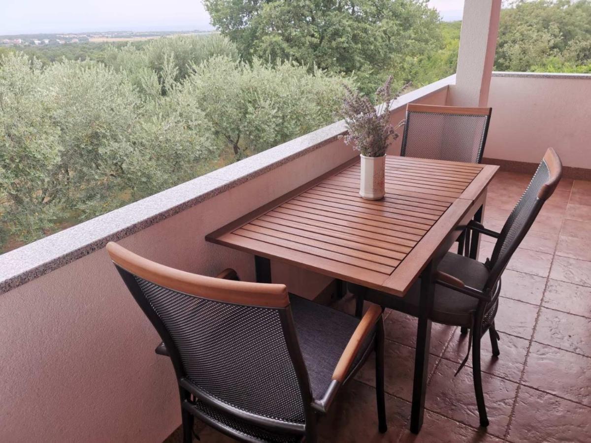 Apartment Zita With 1 Bedroom In Relaxing Surroundings Near Umag Eksteriør bilde